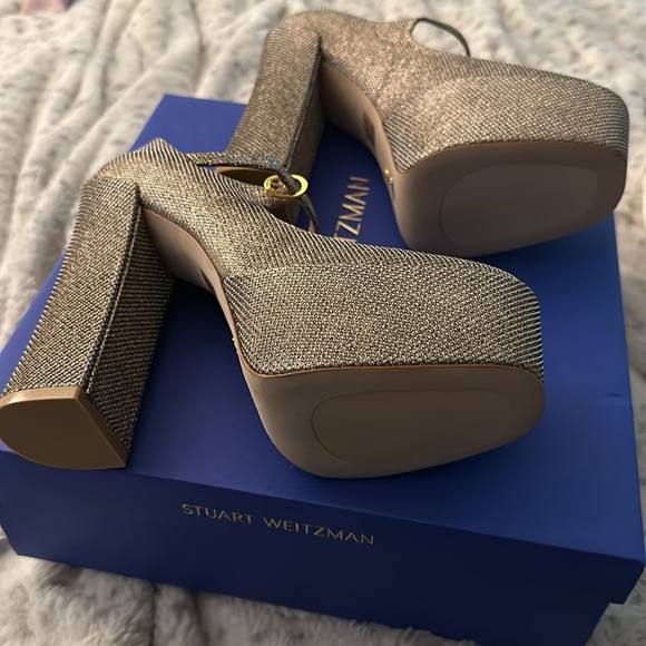 Brand new! Stuart Weitzman metallic Mary Jane platforms. Size US 7 1/2. - Picture 7 of 10